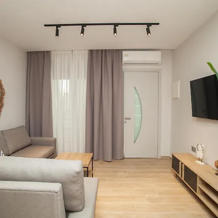 Athinais Daire Chaniotis