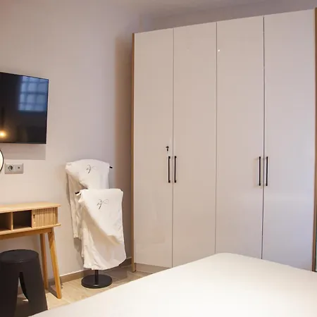 Athinais Daire Chaniotis