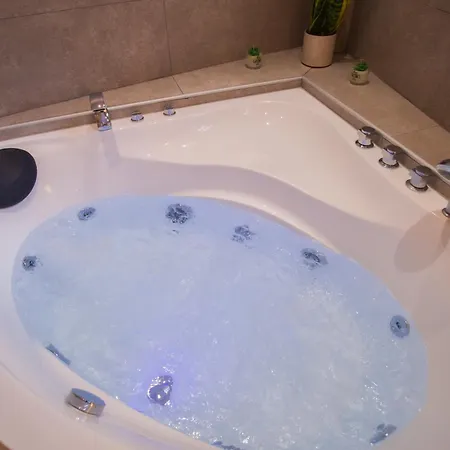 Athinais 하니오티