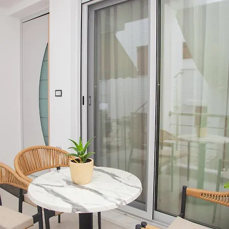 Athinais * 하니오티