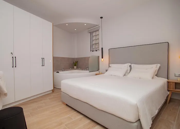 Athinais * Chaniotis