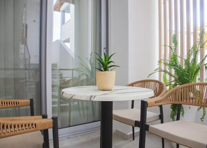 Athinais * Chaniotis