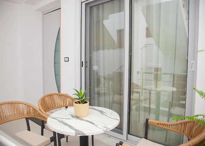 Athinais * Chaniotis